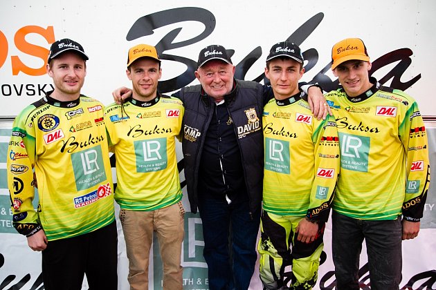 buksa-ados-ktm-team-cast-jezdcu-zleva-michek-richier-panbuksa-szvoboda-jaulin_denik-630.jpg