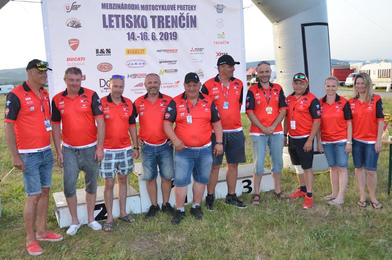 organizatorsky_tim_TN_letisko_2019.jpg